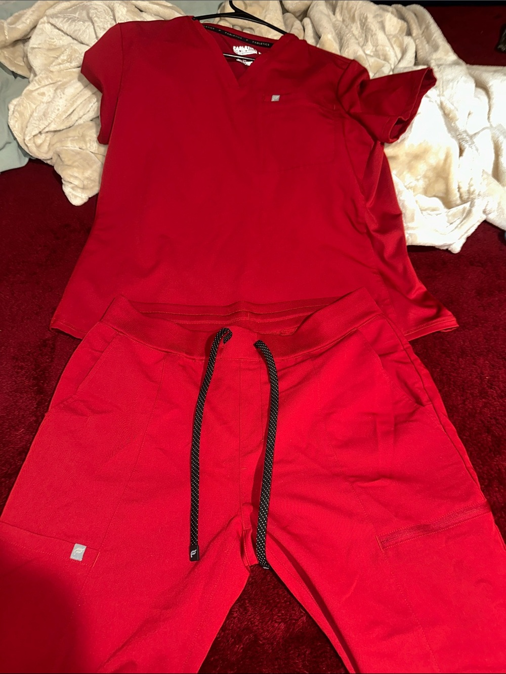 Fabletics scrub set xl top n joggers